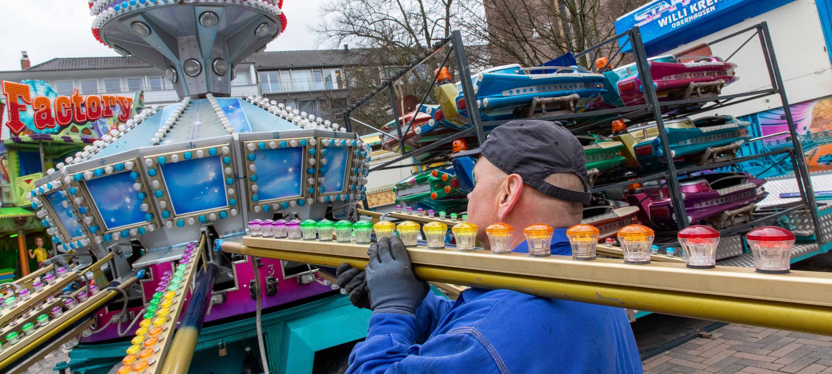 Aufbau der Karnevalskirmes in Bottrop gestartet
