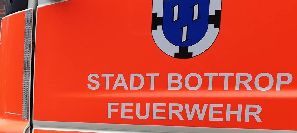 Bottroper Feuerwehr löscht Brand am Ostring