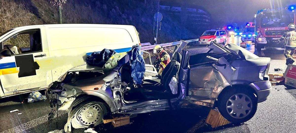 Gelsenkirchen: Schwerverletzter auf der A40 eingeklemmt