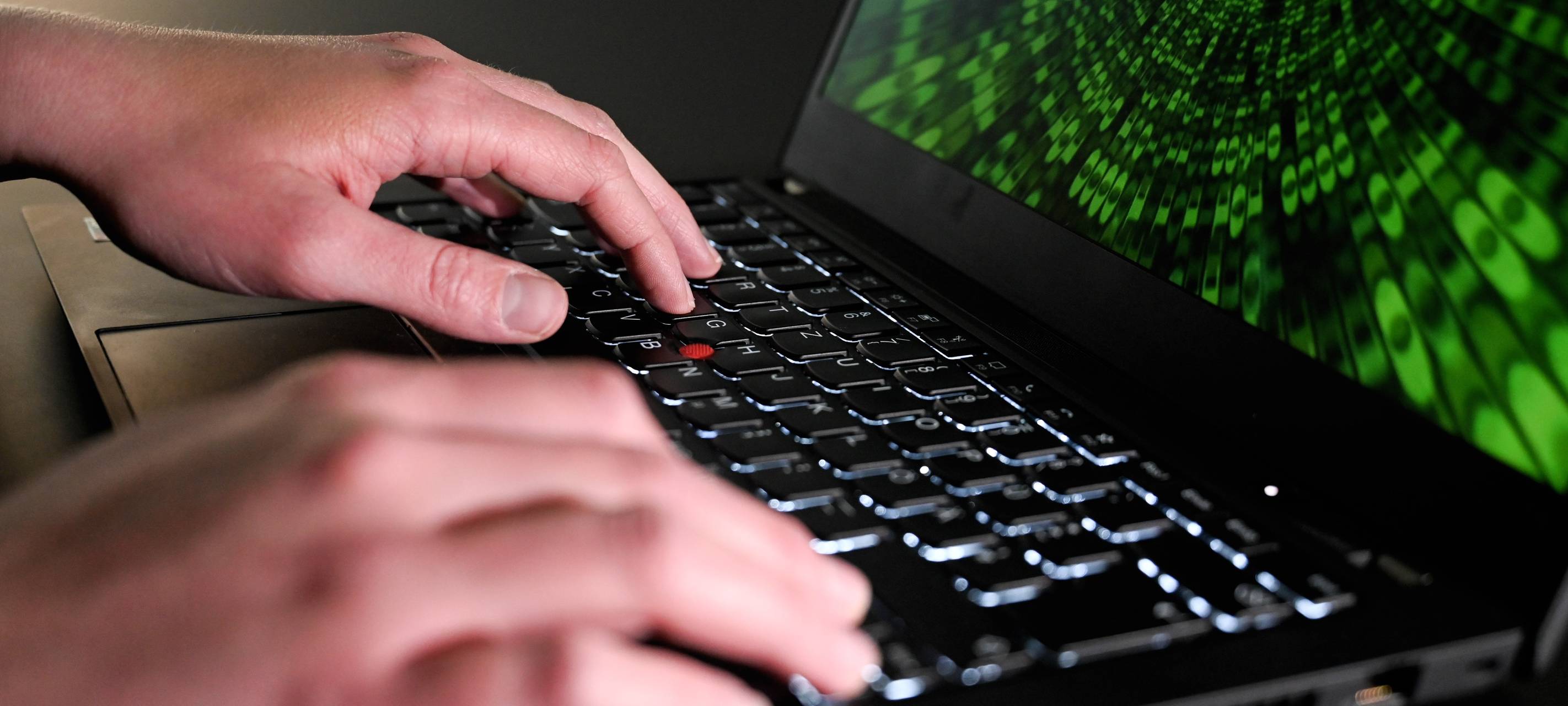 Online-Betrug im großen Stil: Gelsenkirchener (23) angeklagt