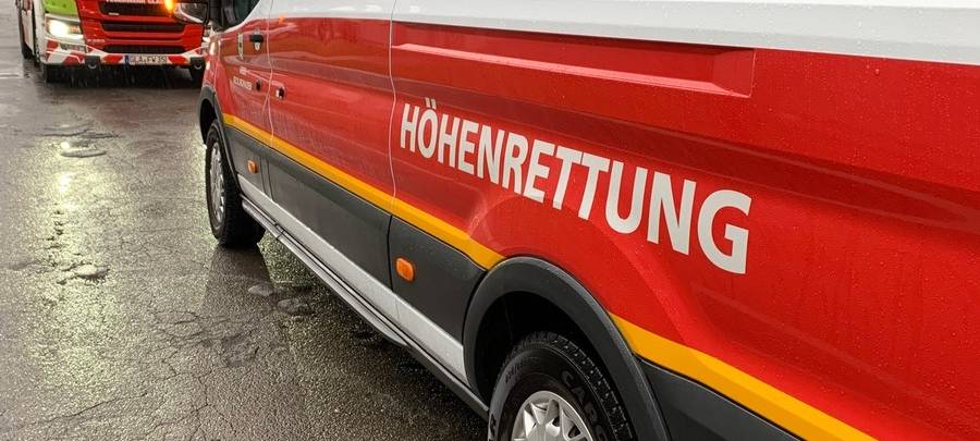 Gladbeckerin durchs Fenster transportiert