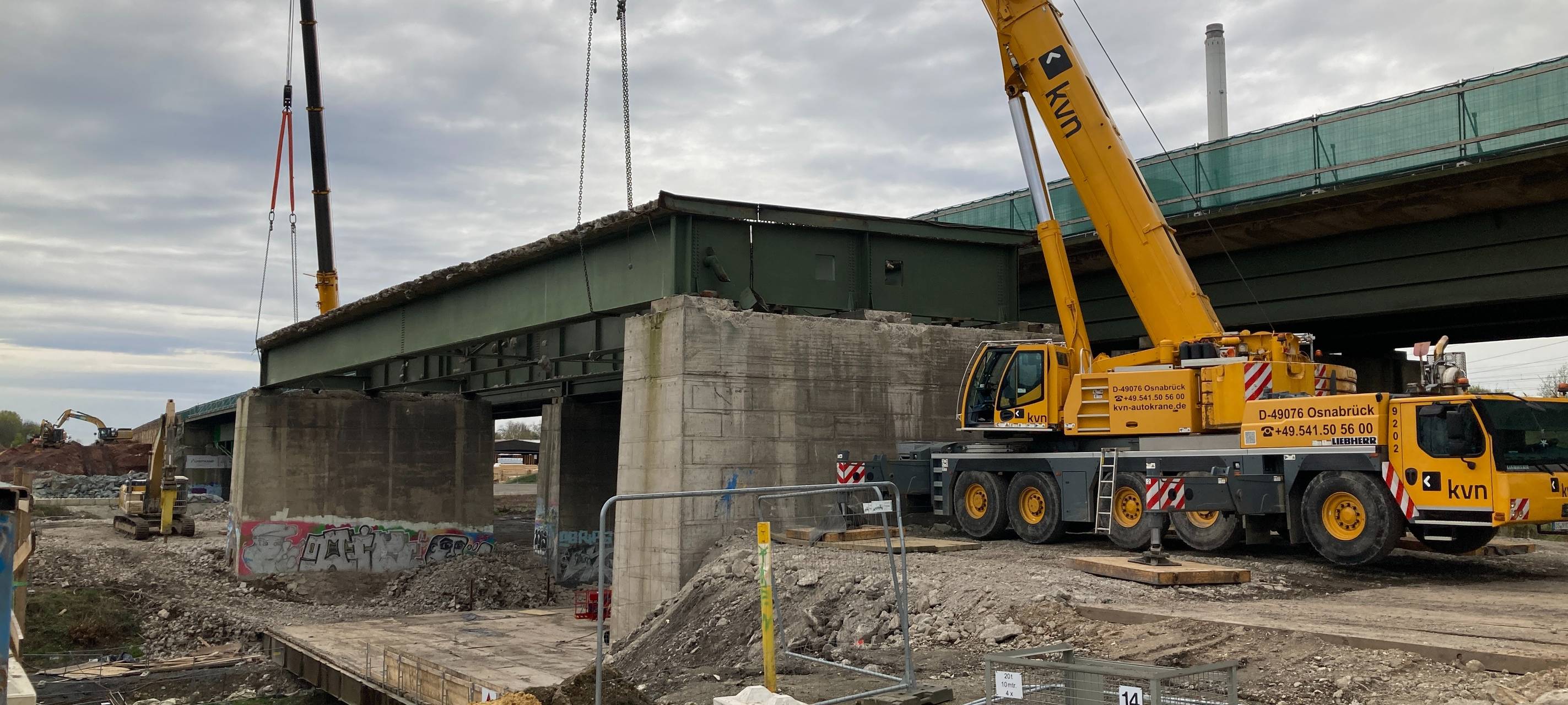 A43: Brücke über die Emscher ist erfolgreich abgerissen