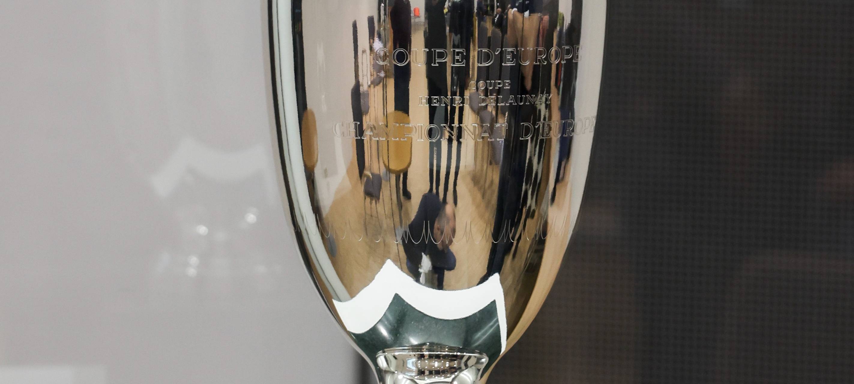 Gelsenkirchen: EM-Pokal auf dem Heinrich-König-Platz