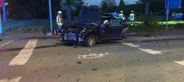 Bottrop: Verfolgungsfahrt endet mit drei Verletzten