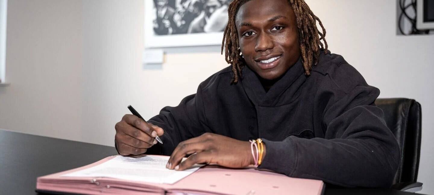 Schalke-Talent unterschreibt ersten Profivertrag