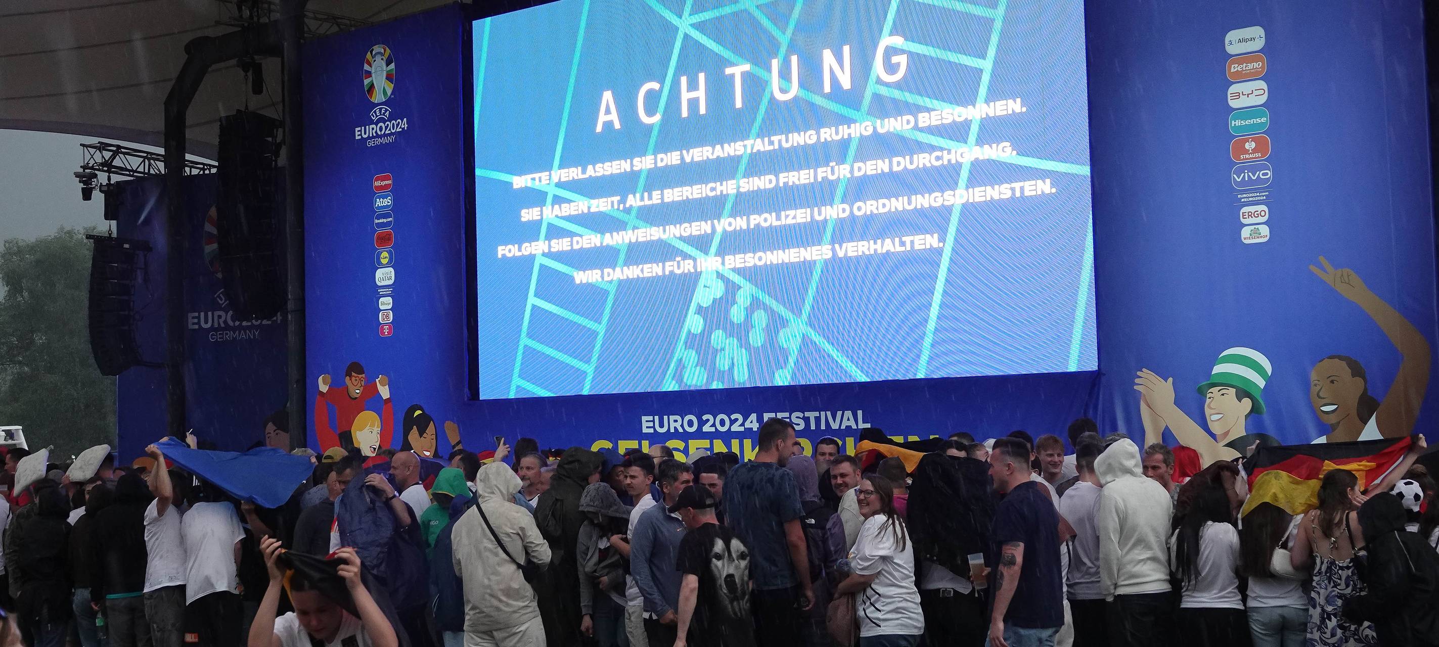 4. EM-Spiel auf Schalke: Polizei lobt friedliche Fans