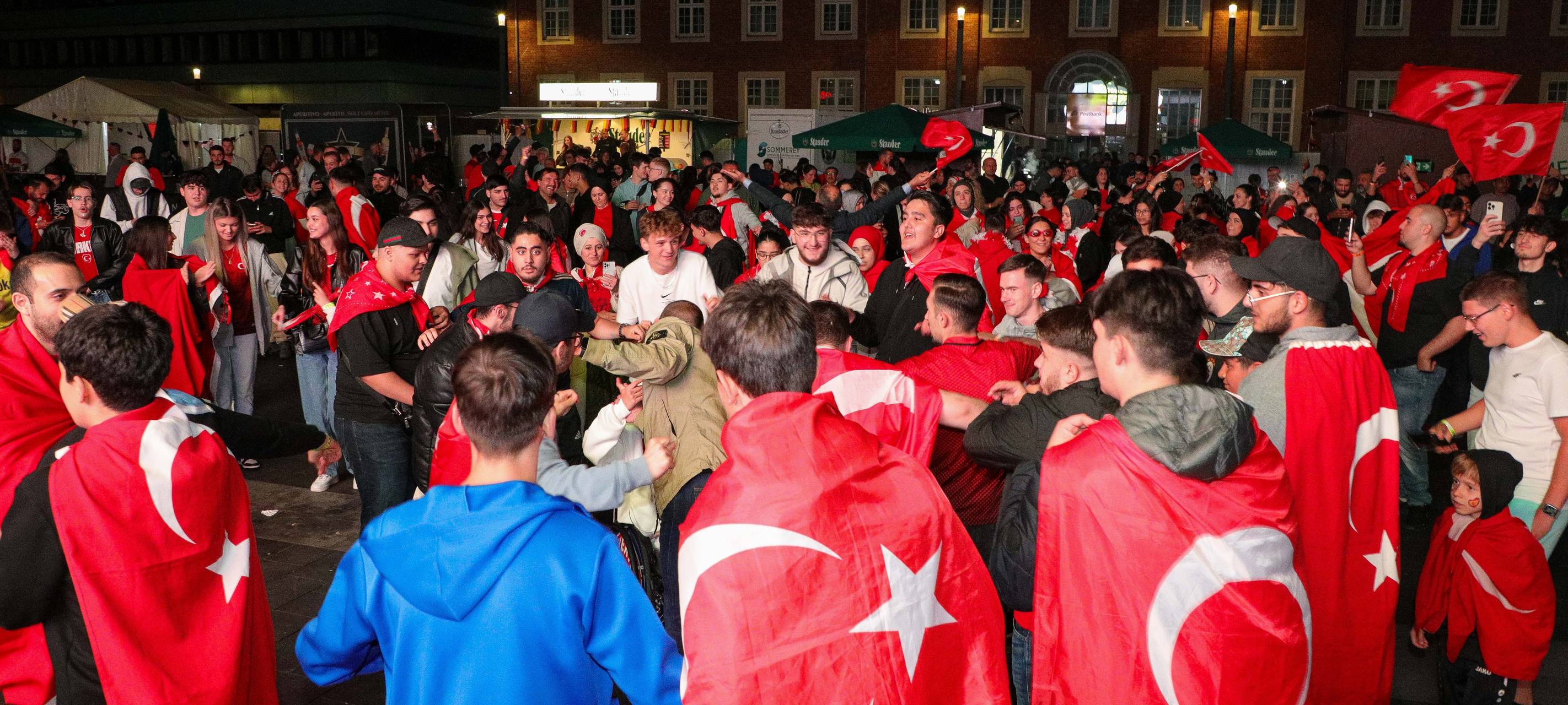 Türkei-Fan verletzt Gelsenkirchener Polizist