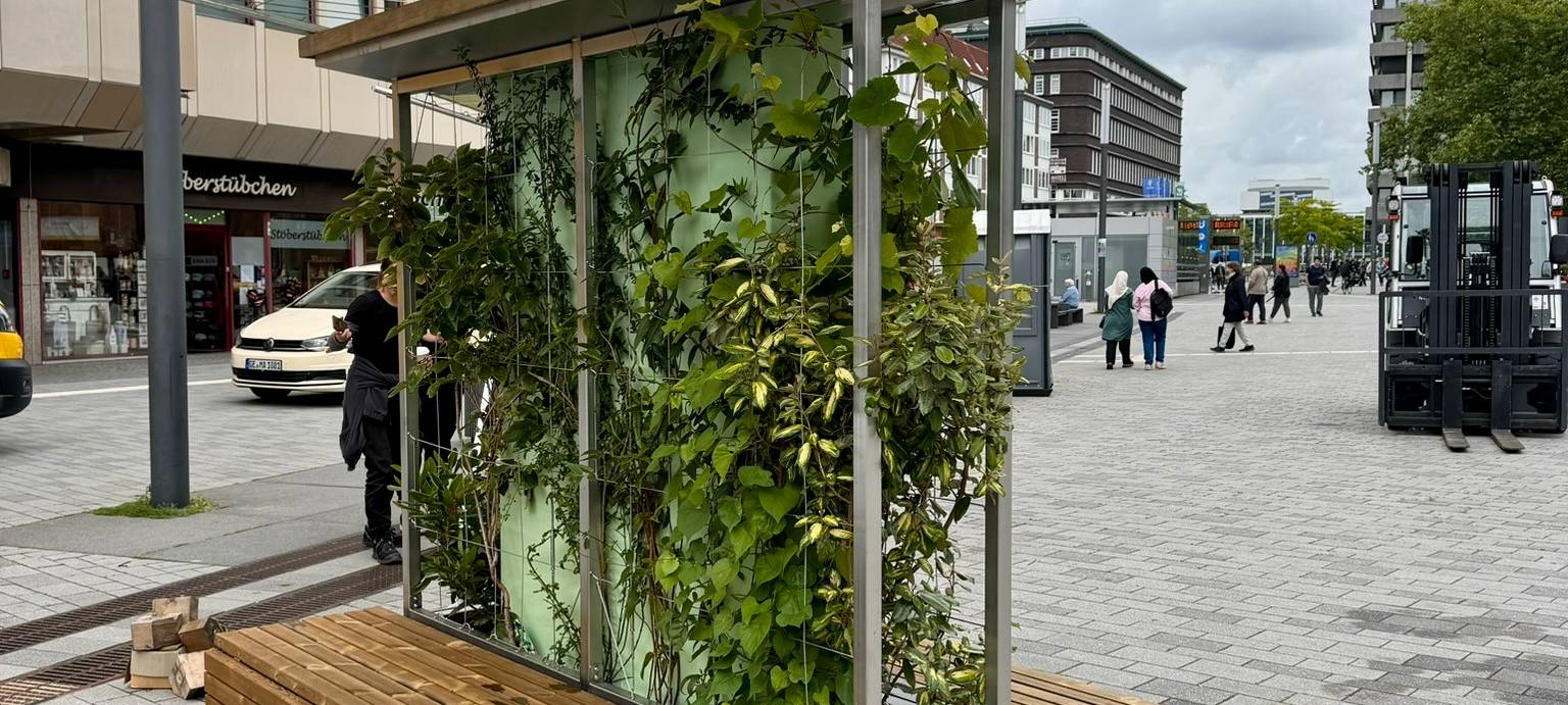 Neue Pergola-Bänke in der Gelsenkirchener Innenstadt