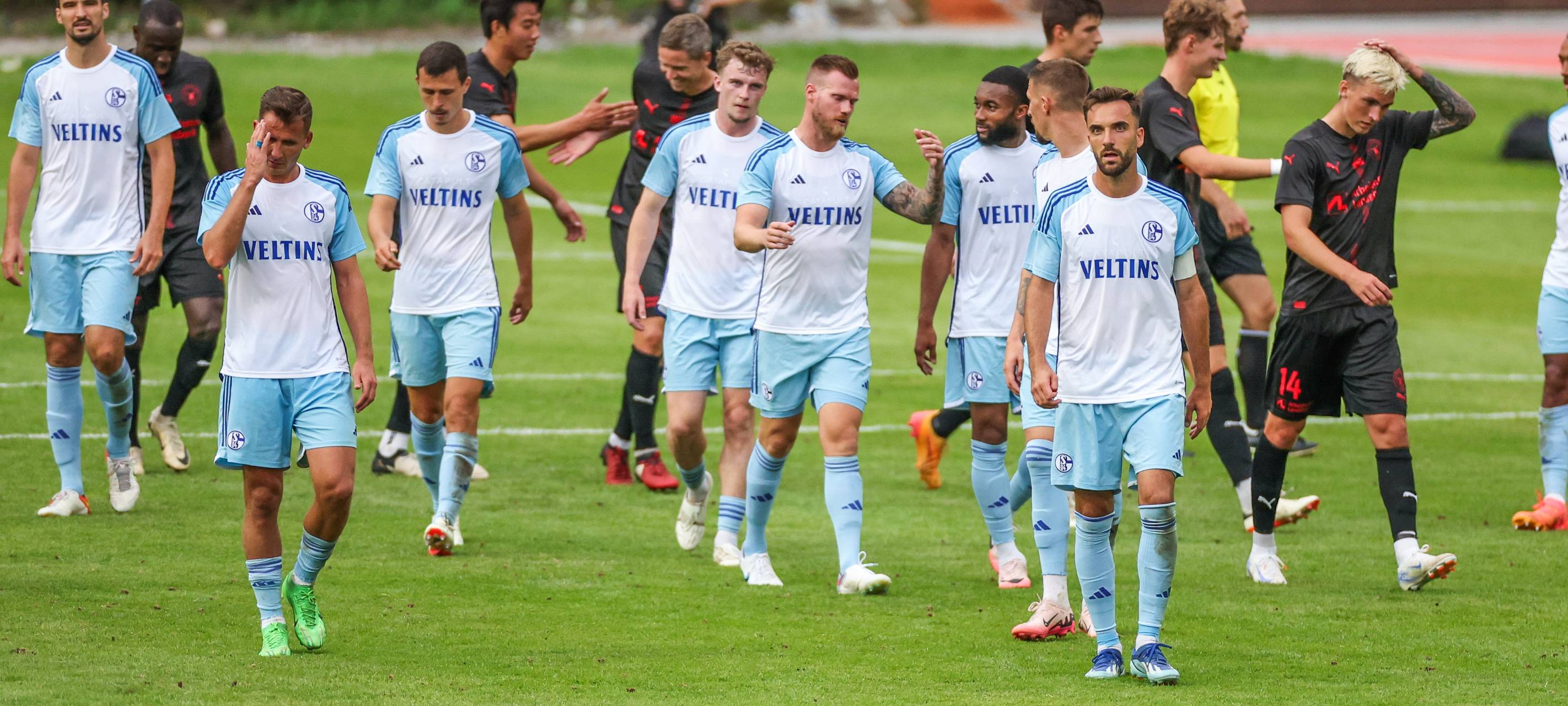 Schalke: 2:4 gegen dänischen Meister - mit Unwetterabbruch