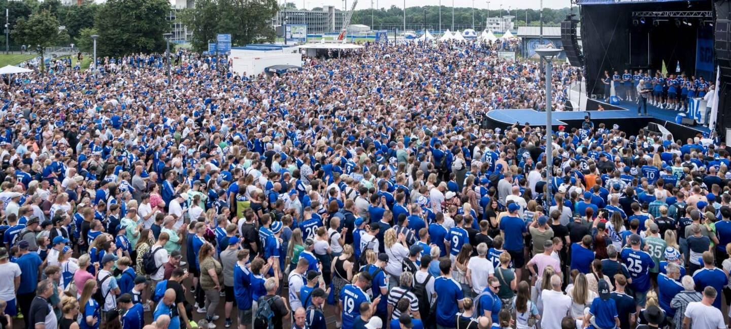 75.000 Fans feiern beim Schalke-Tag in Gelsenkirchen