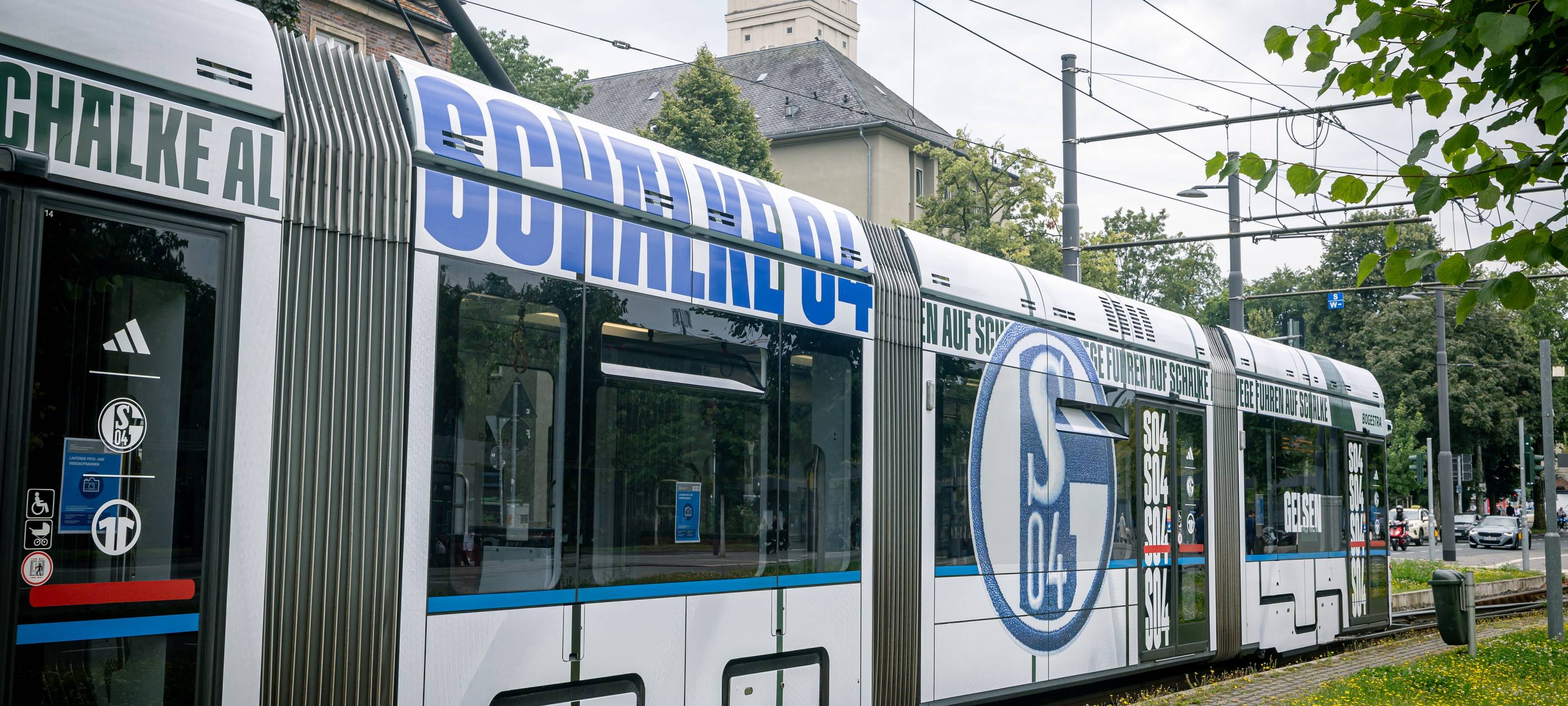 Schalke zeigt neues Auswärtstrikot