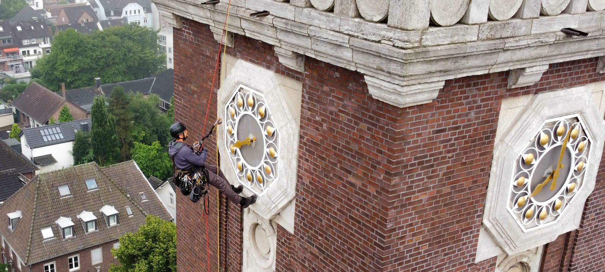 Rathaus-Uhr in Bottrop funktioniert wieder