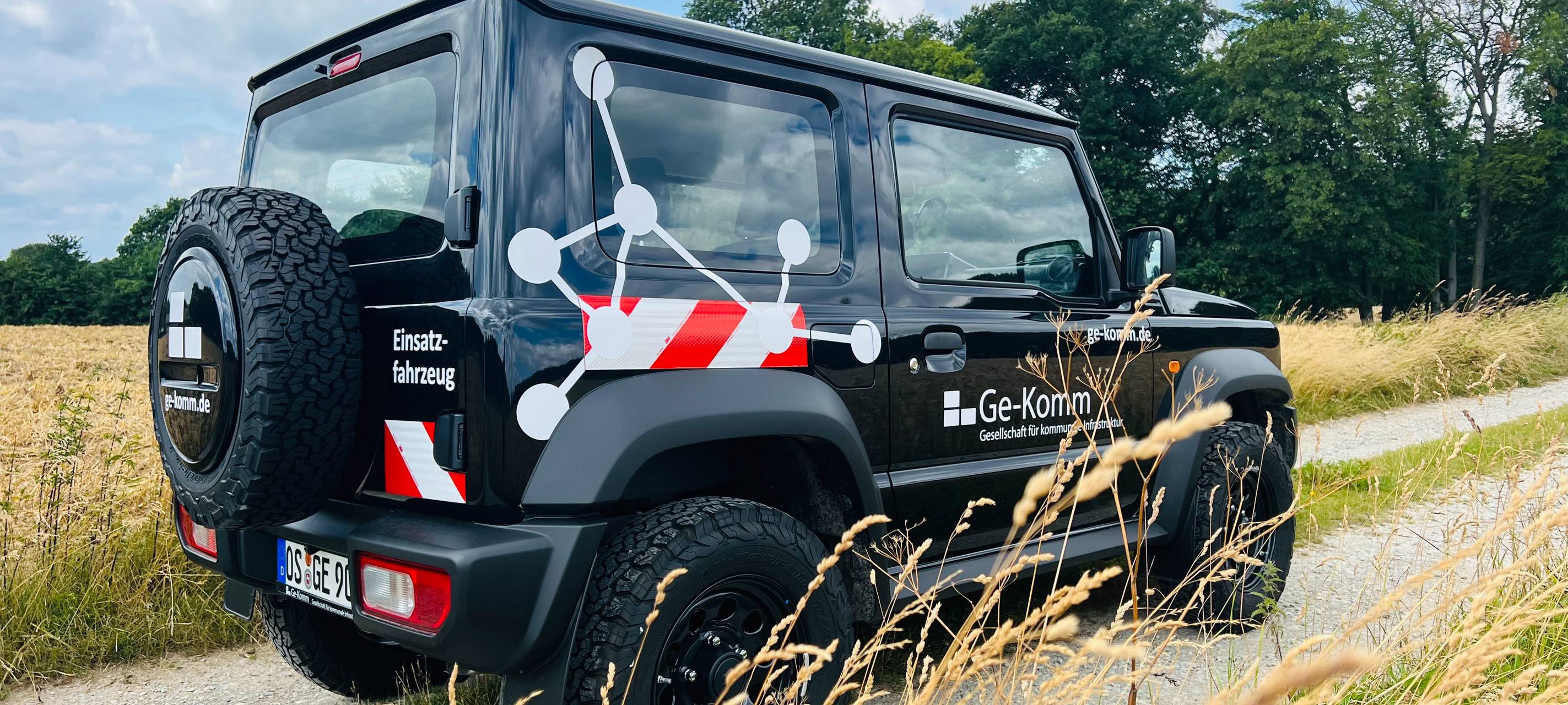 Schwarze Geländewagen vermessen Kirchhellener Wege