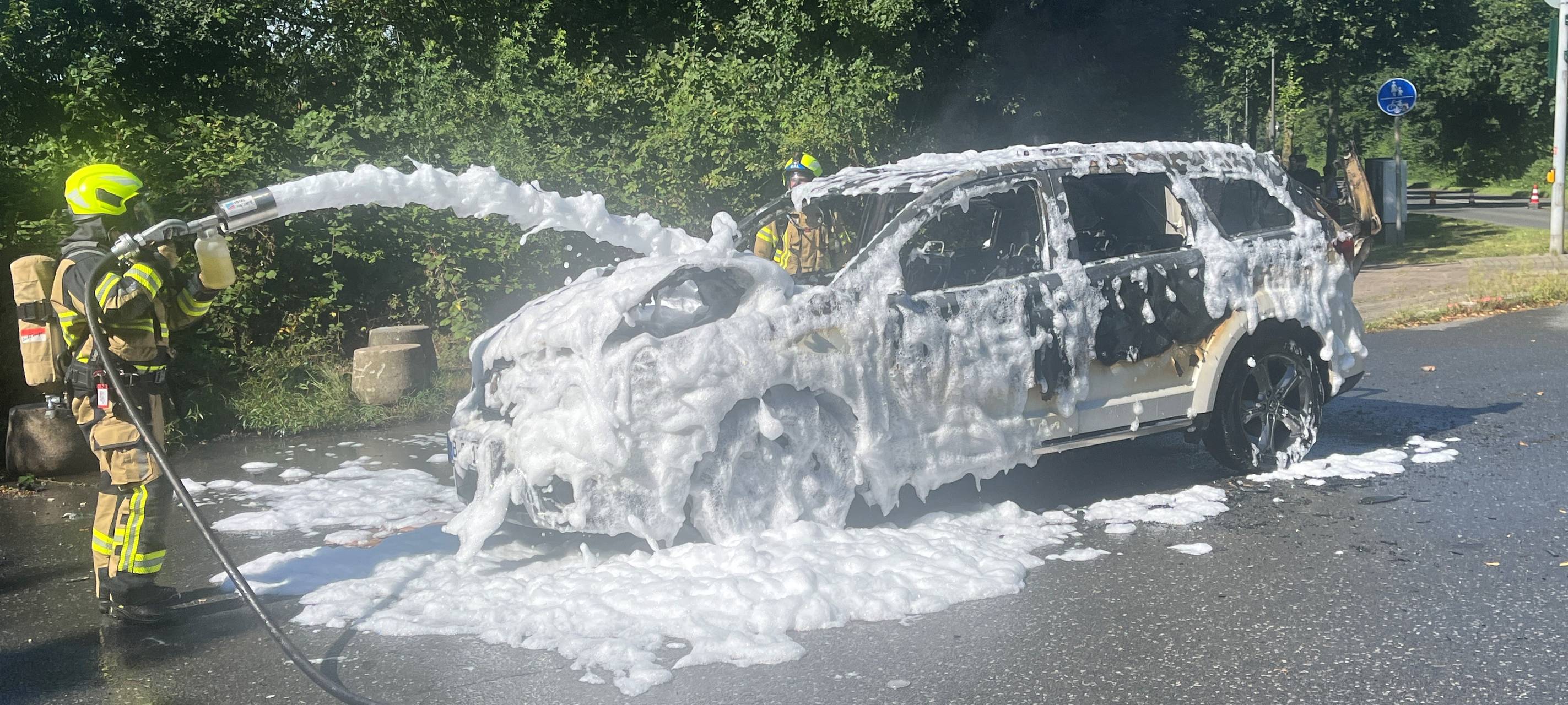 Auto brennt lichterloh in Gelsenkirchen