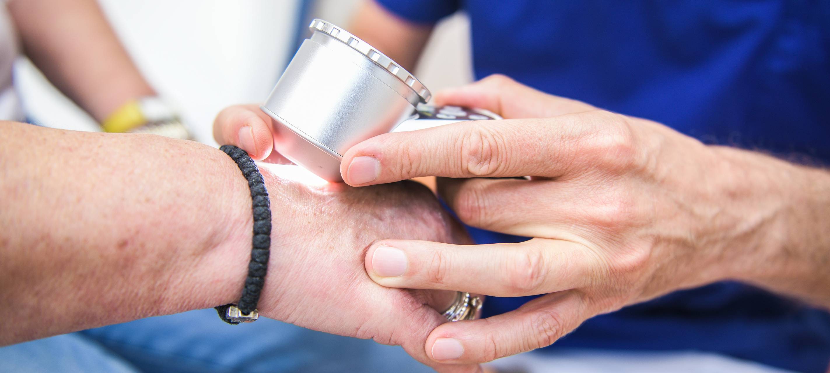 Krankenkasse rät zum Hautkrebscheck