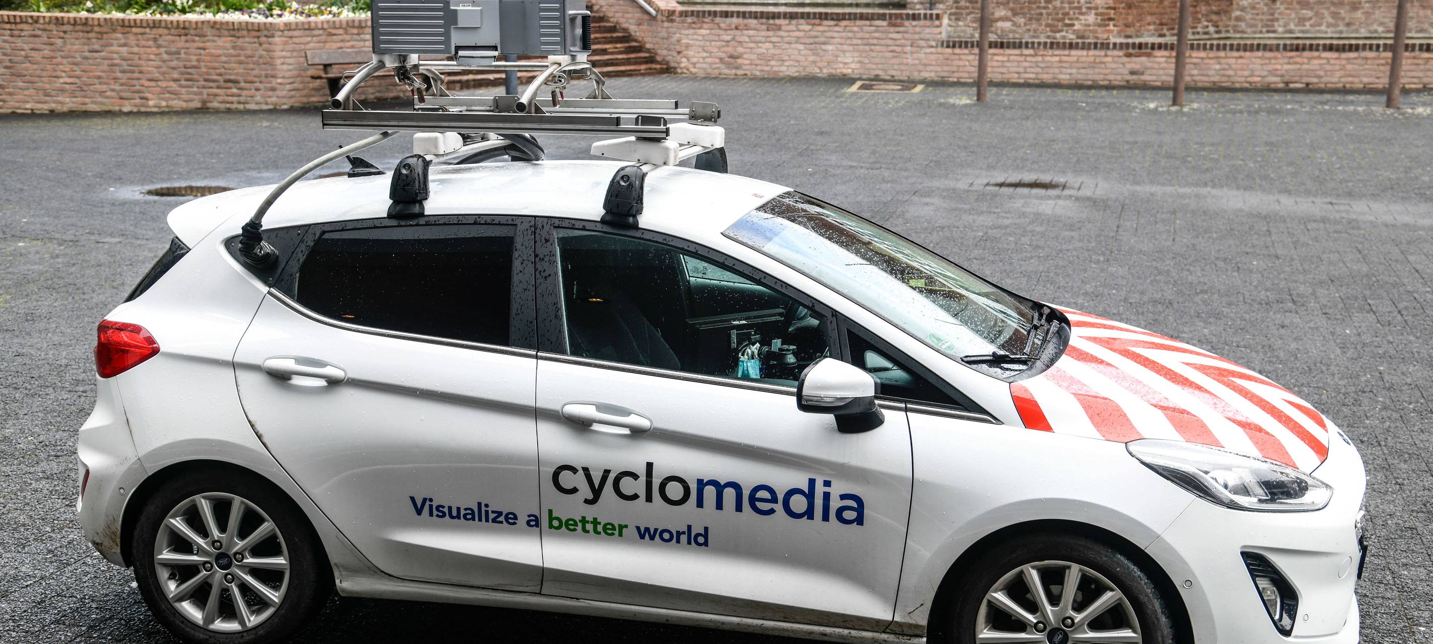 Kamerafahrwagen vermessen die Straßen bei uns