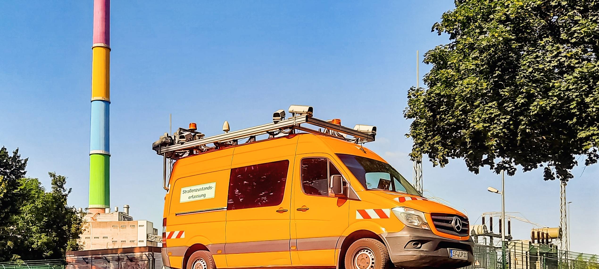 Orangefarbene Messwagen in Bottrop unterwegs