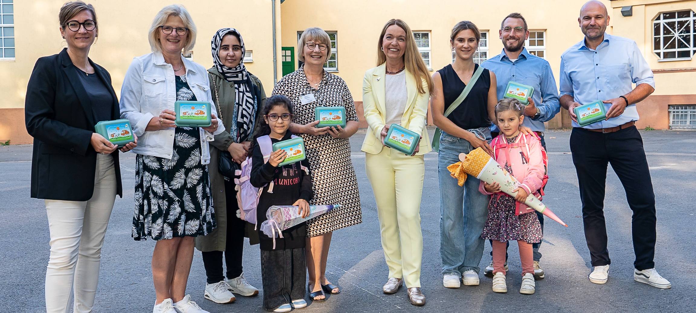 Brotdosen für über 800 I-Dötzchen in Gladbeck