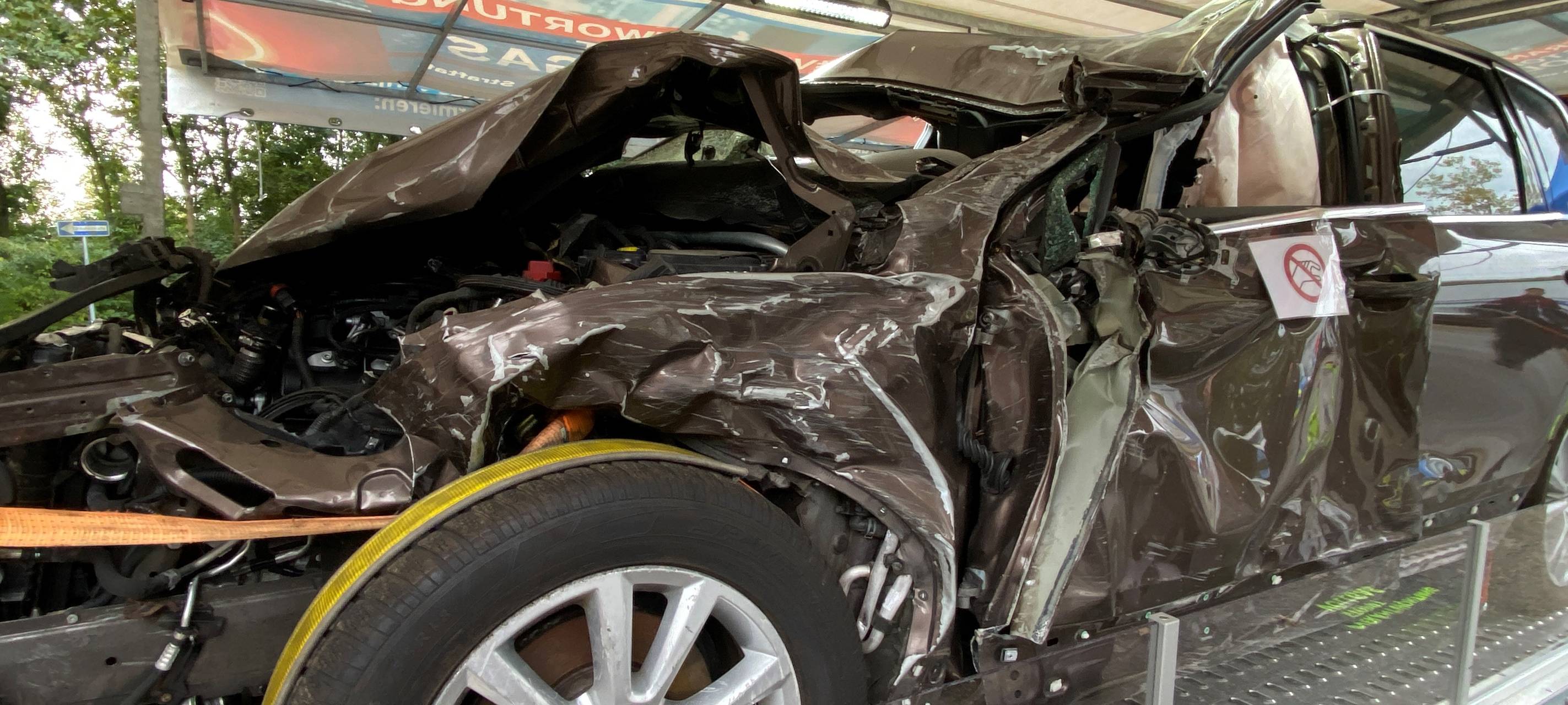 Schock-Auto zeigt Gefahren illegaler Autorennen