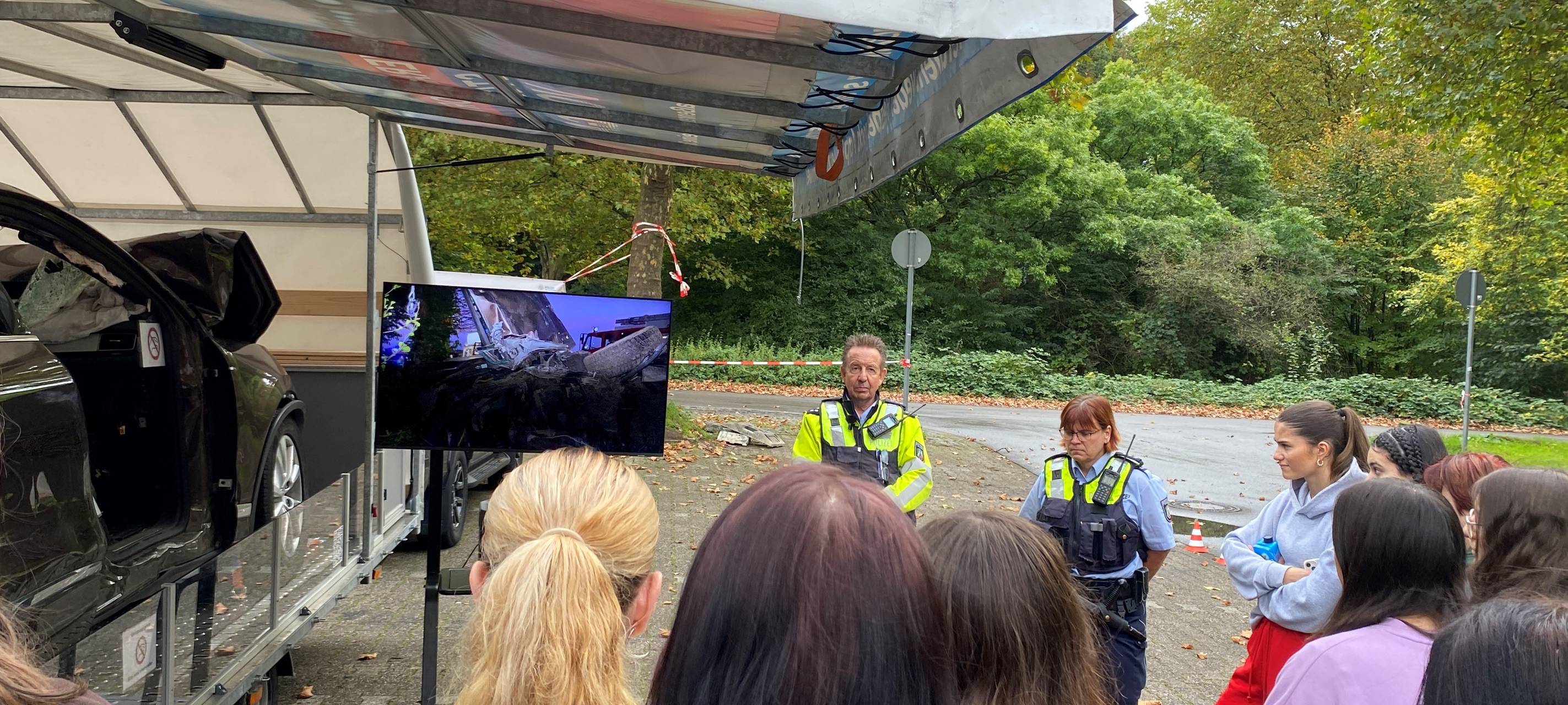 Schock-Auto zeigt Gefahren illegaler Autorennen