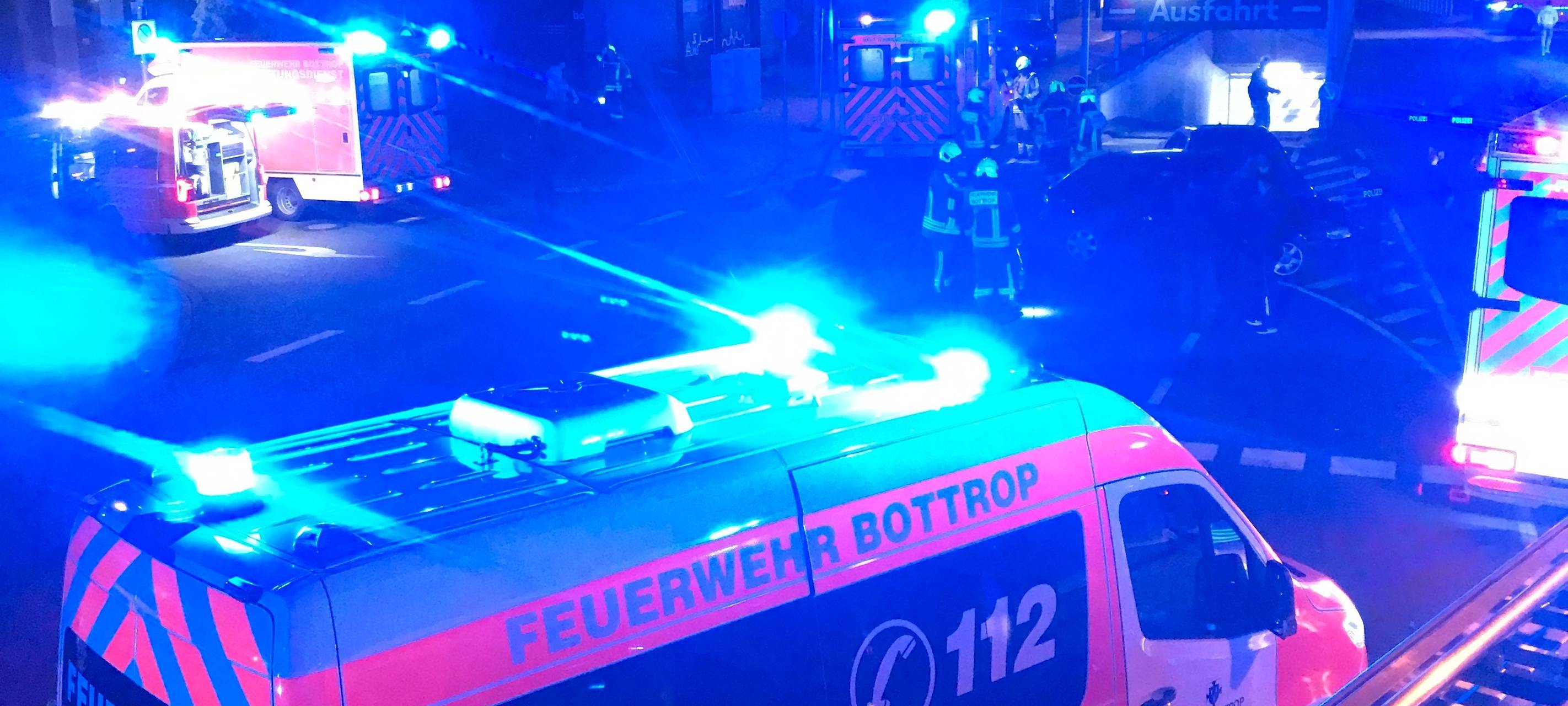 Crash mitten in Bottrop: Acht Verletzte