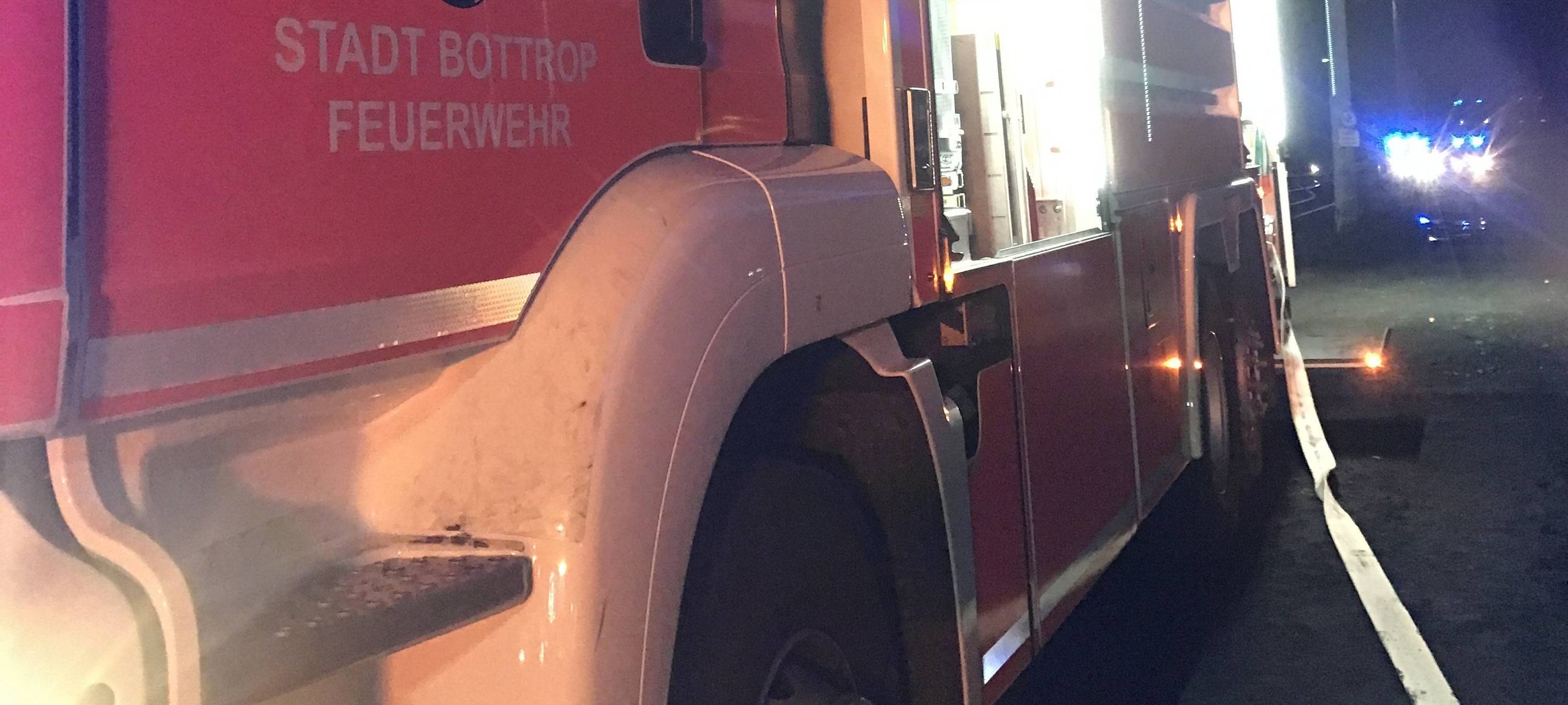 Bottrop: Schiffsbrand auf dem Rhein-Herne-Kanal