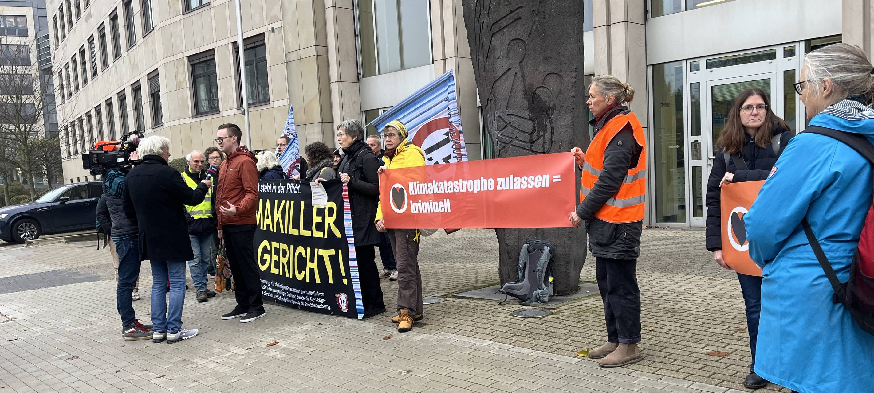 Prozess: Klimaaktivist gibt teilweise Taten zu