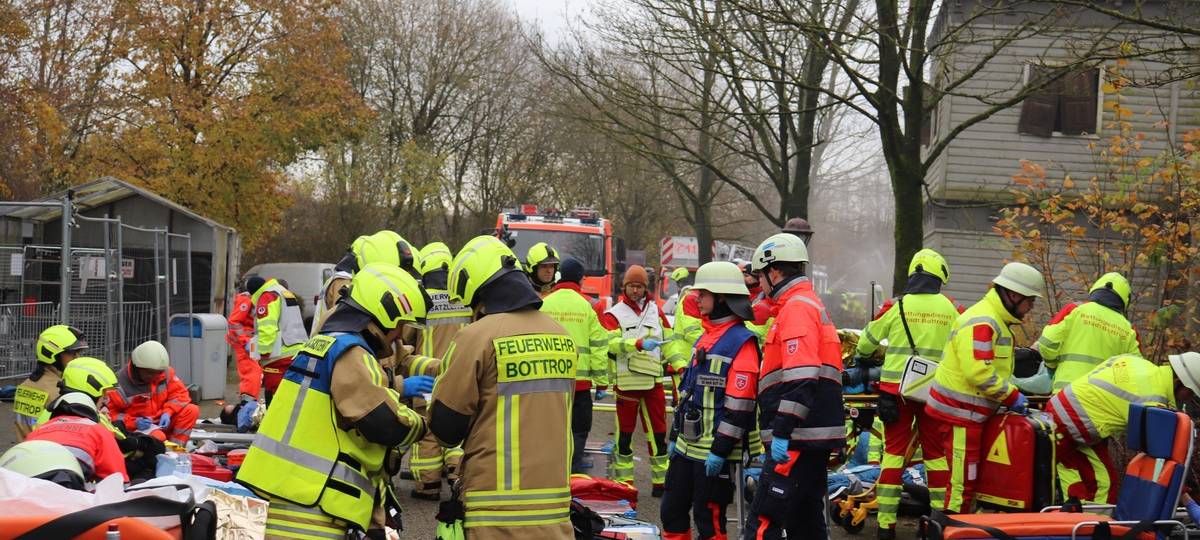 Ernstfall-Übung in Bottrop: Rettungskräfte im Einsatz