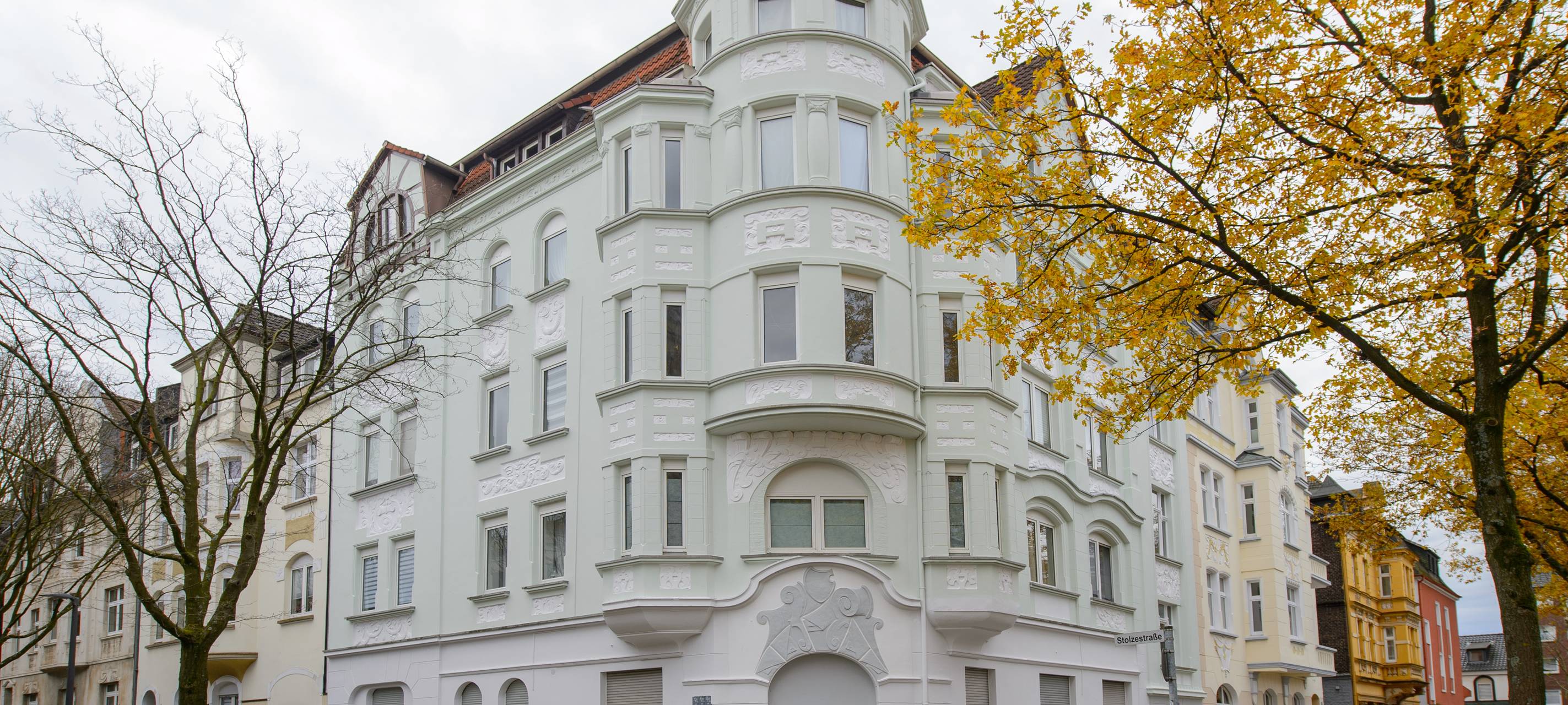 Denkmalgeschütztes Gebäude am Neustadtplatz 6 nach der Fassadenerneuerung.