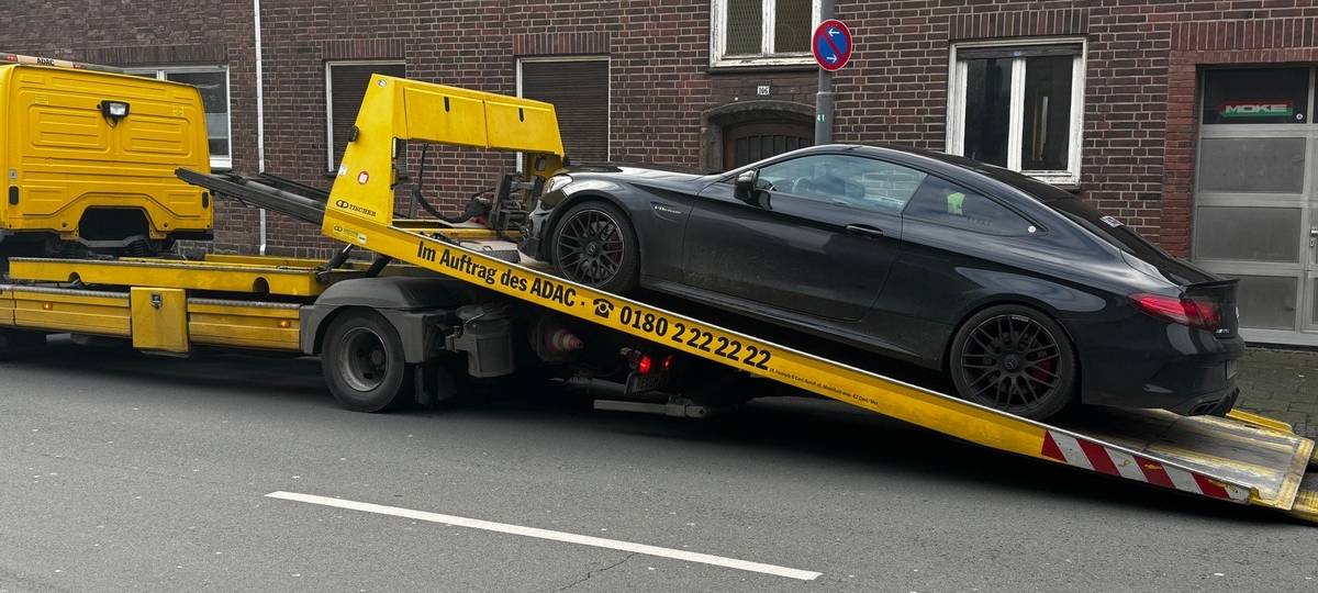 Polizei zieht getunten Mercedes aus dem Verkehr