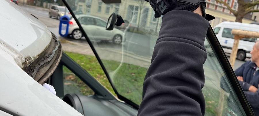 Schrottreifes Auto in Gelsenkirchen aus dem Verkehr gezogen