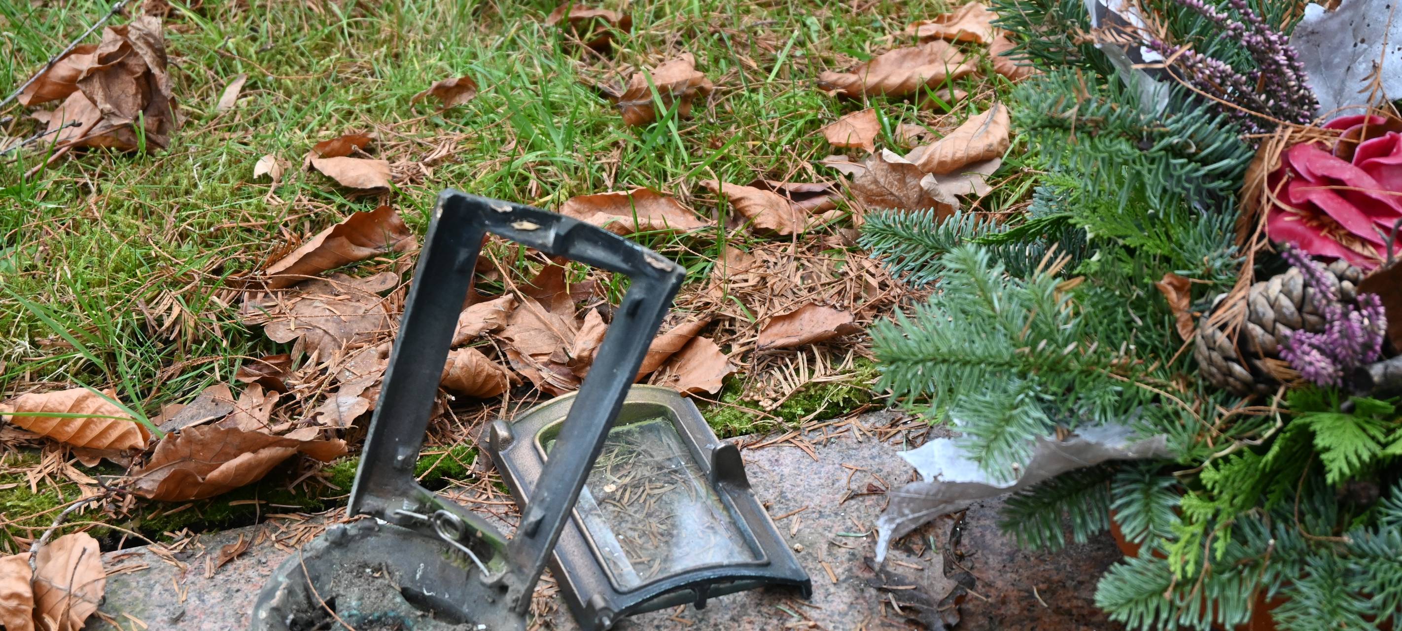 Gräber auf Gladbecker Friedhof verwüstet