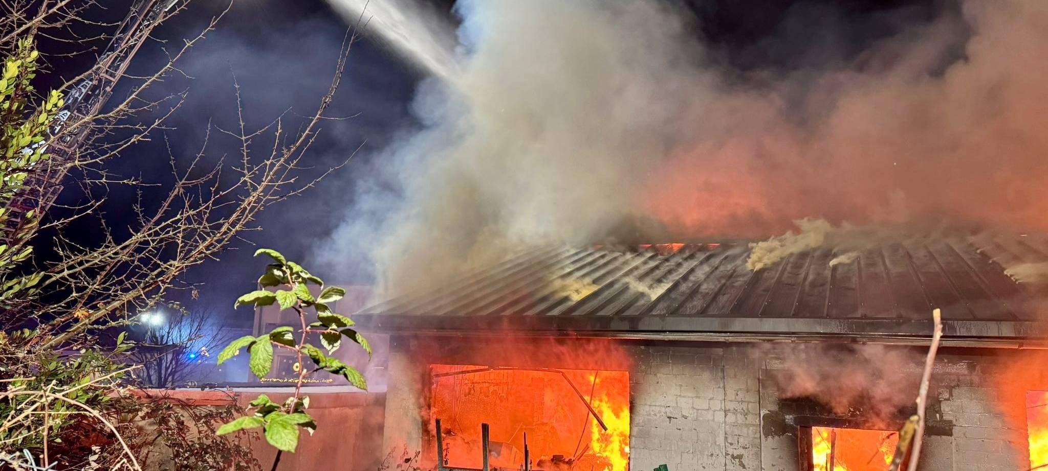 Feuer und viel Rauch in Gelsenkirchen - NINA-Warnung