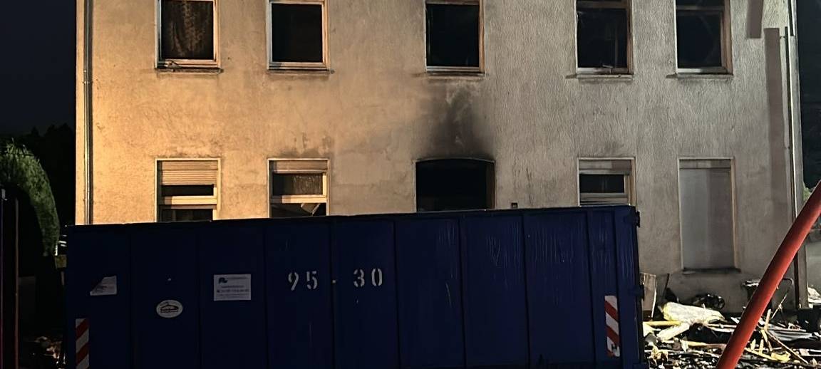 Nach Brand im Mehrfamilienhaus: Brandursache unklar