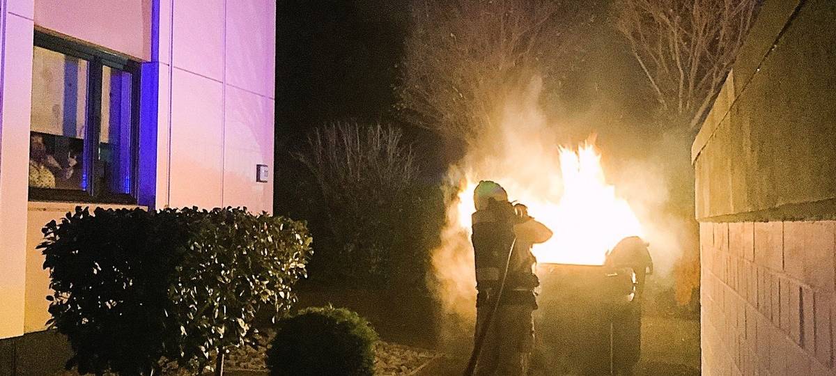 Unruhiger Jahreswechsel für Polizei und Feuerwehr bei uns