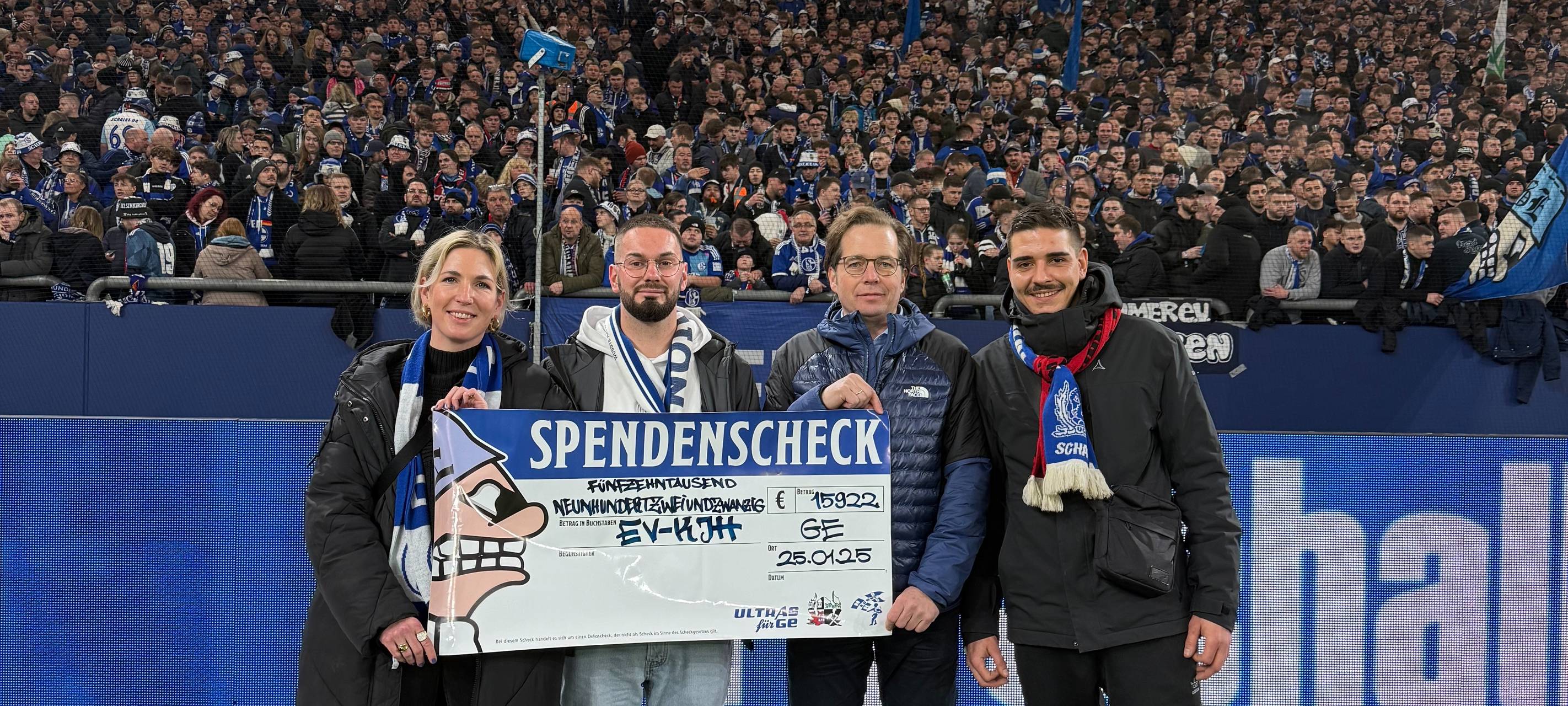 Gelsenkirchen: Schalke Ultras spenden über 15.000 Euro
