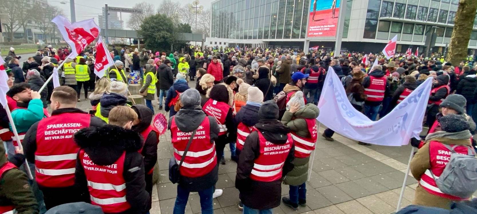 Warnstreik: Demozug und Kundgebung in Gelsenkirchen