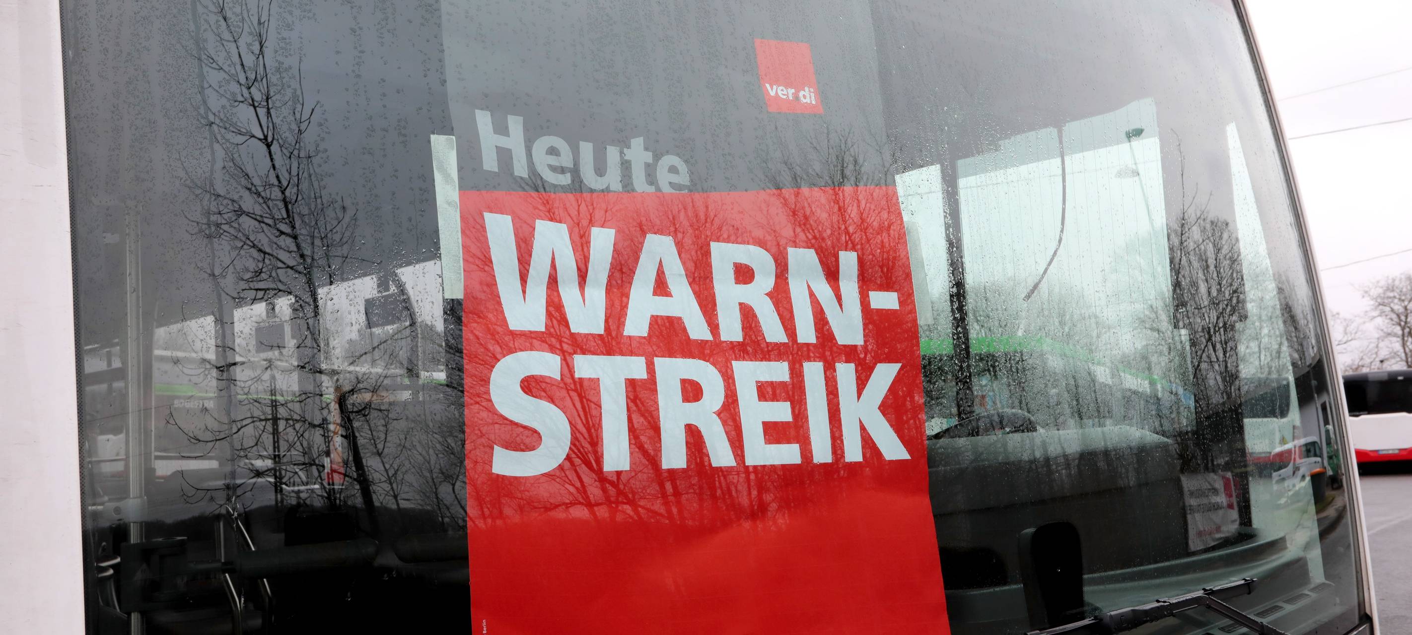 Busse uns Straßenbahnen bei uns stehen wieder still