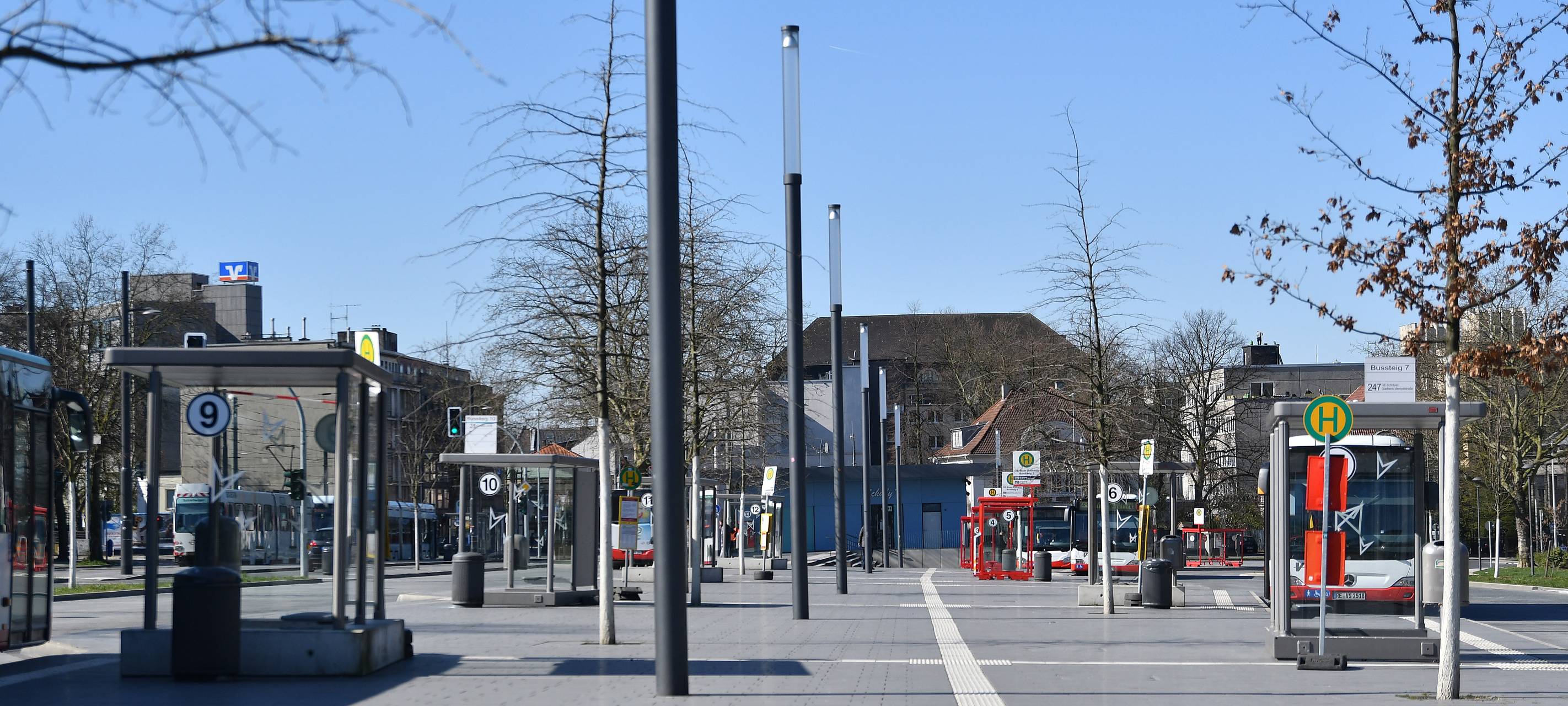 Gelsenkirchen: Polizei- und Feuerwehreinsatz am Busbahnhof