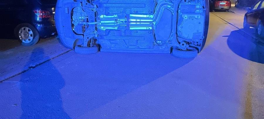 Gelsenkirchen-Erle: Auto auf die Seite gekippt