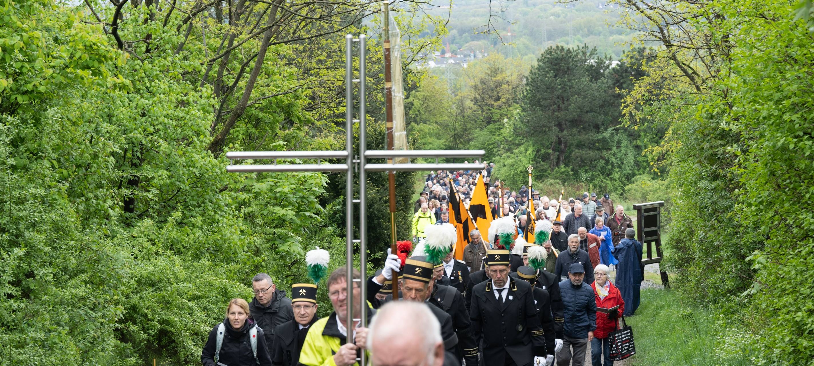 Rund 700 Gläubige auf der Halde Haniel