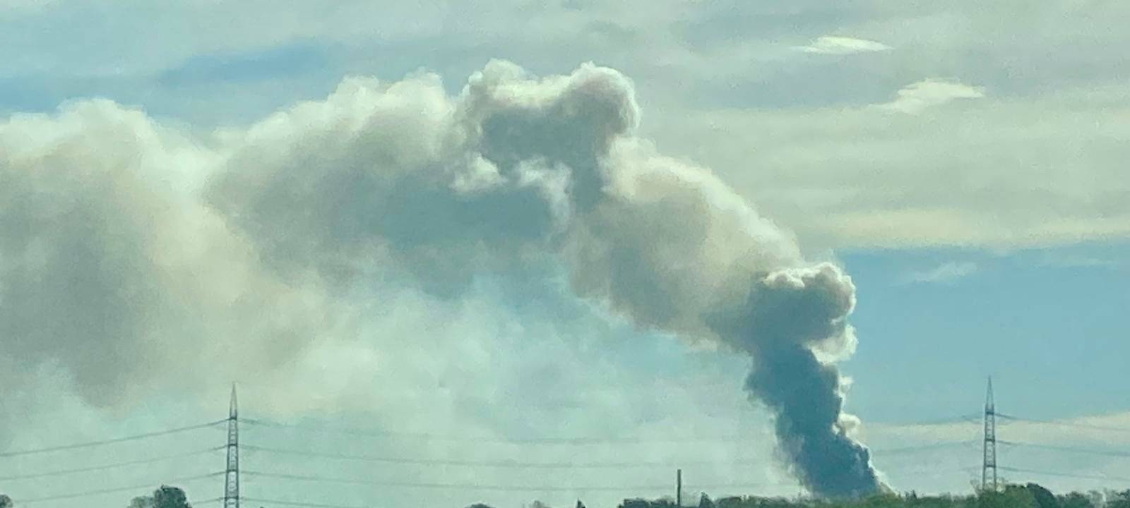 Schrottplatzbrand in Essen: Rauchwolke zieht zu uns