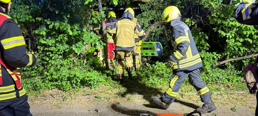 Gelsenkirchen: Mann in Auto eingeschlossen