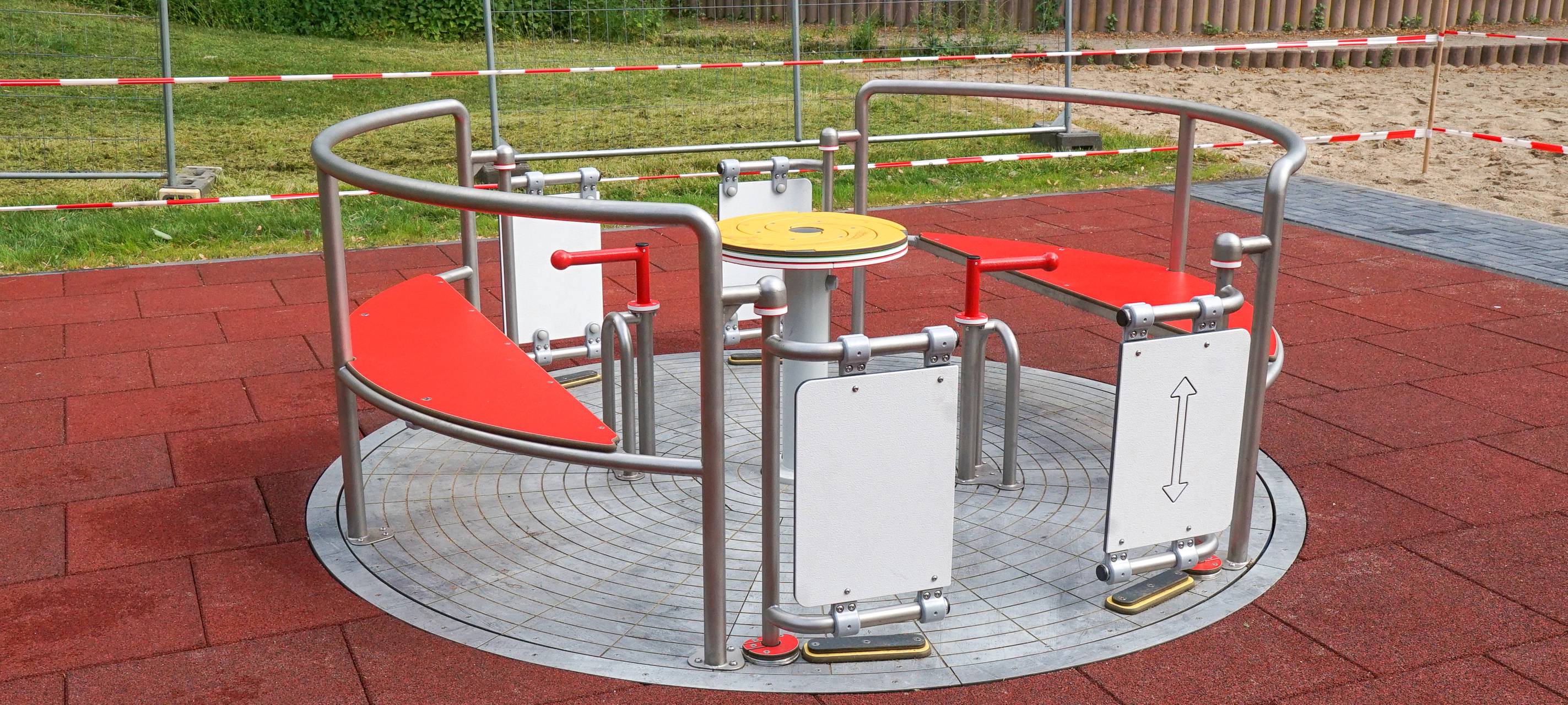 Barrierefreies Spielen: Rollstuhlkarussell in Bottrop