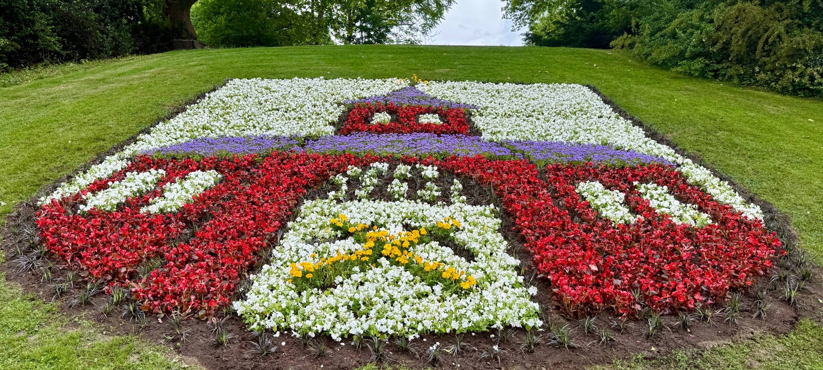 Riesiges Stadtwappen im Gelsenkirchener Stadtgarten