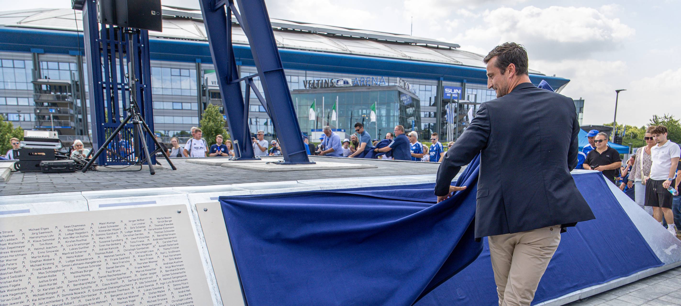 Förderturm-Denkmal auf Schalke eingeweiht