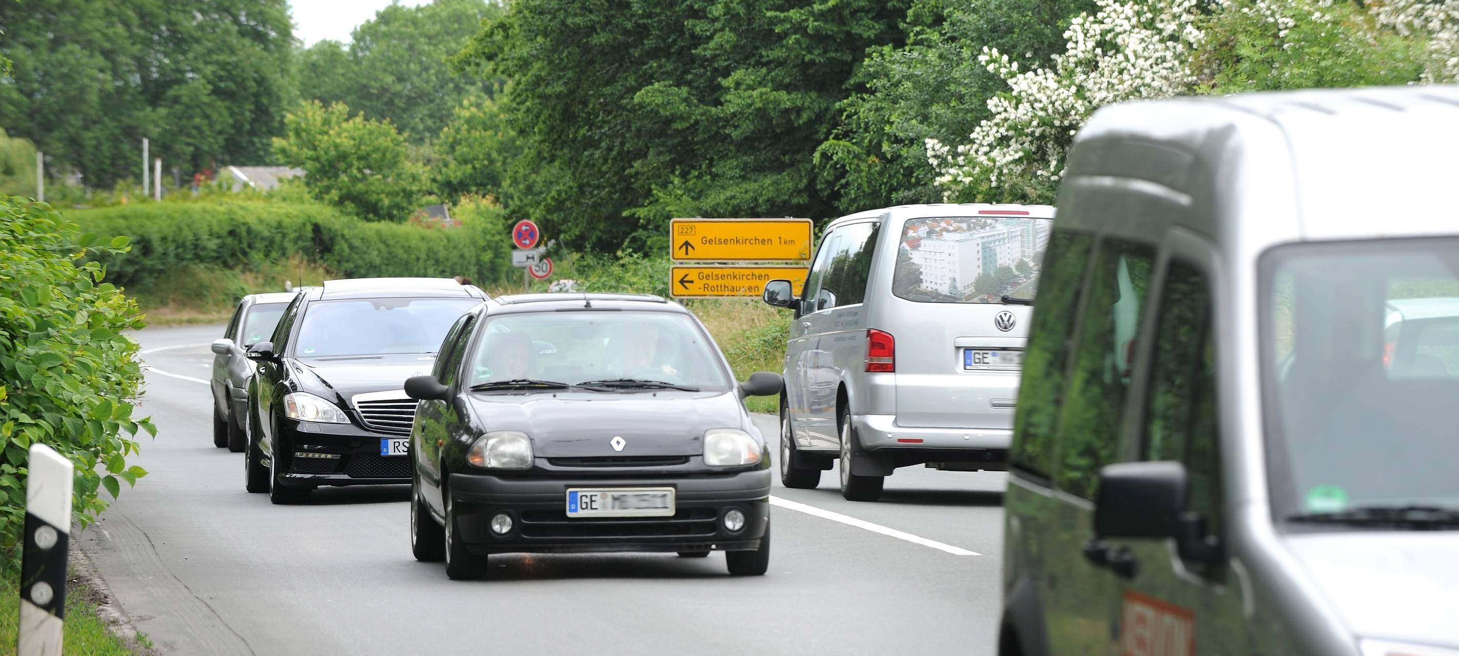 Langer Engpass auf der Hattinger Straße in Gelsenkirchen