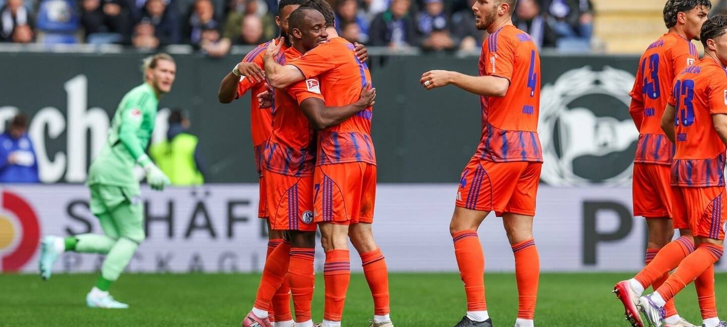 Schalke gewinnt in Bielefeld