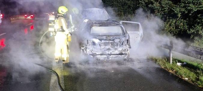 Brennendes Auto auf der A31 bei Bottrop