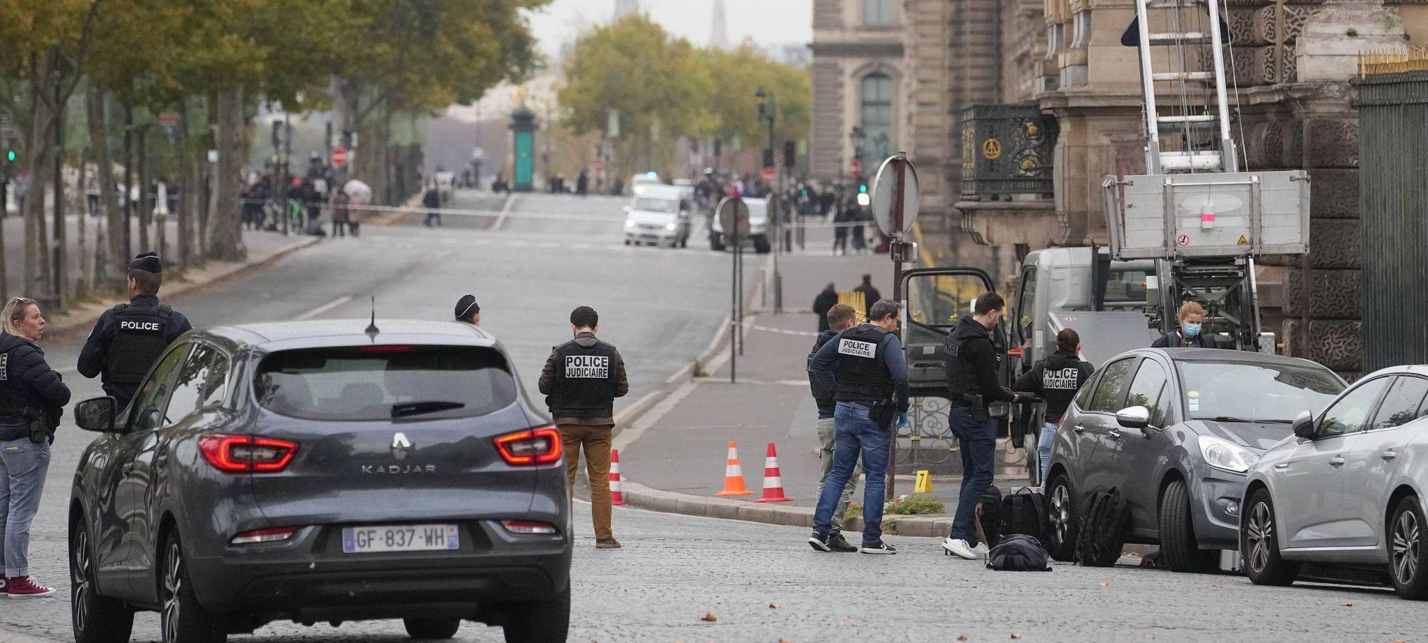 Raubüberfall auf Louvre in Paris